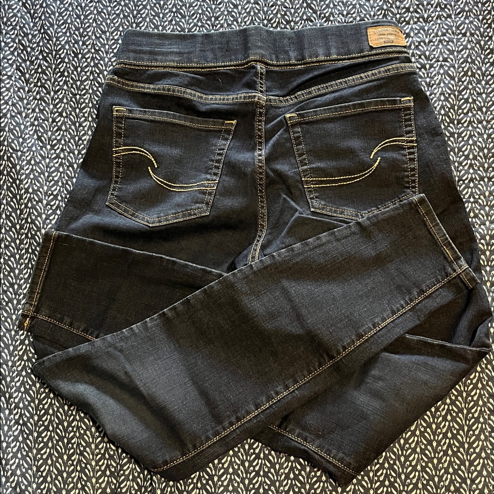 Signature by LEVI STRAUSS GOLD Totally Shaping Pull-On Skinny - Picture 3 of 8